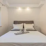 Seaview Deluxe Apartment *