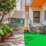 Seaview Deluxe Apartment *