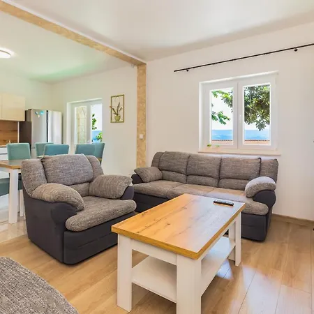 Seaview Deluxe