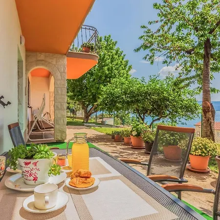 Seaview Deluxe Apartment *