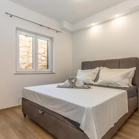 Seaview Deluxe