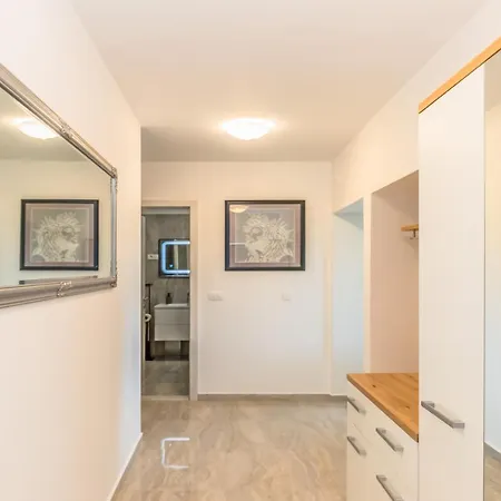Seaview Deluxe Apartman