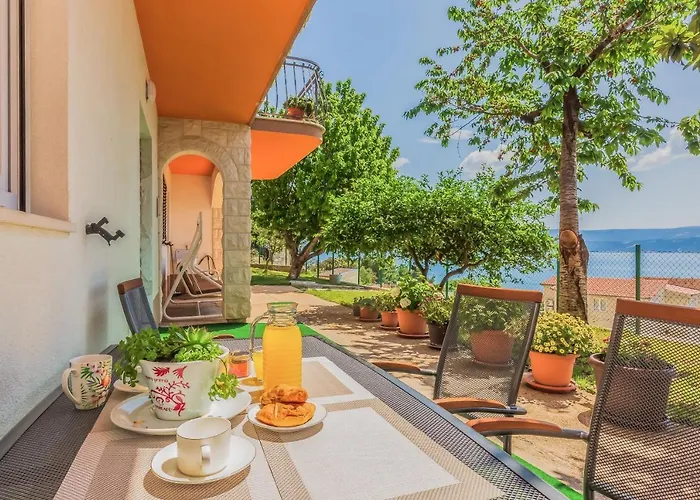 Seaview Deluxe Apartment *
