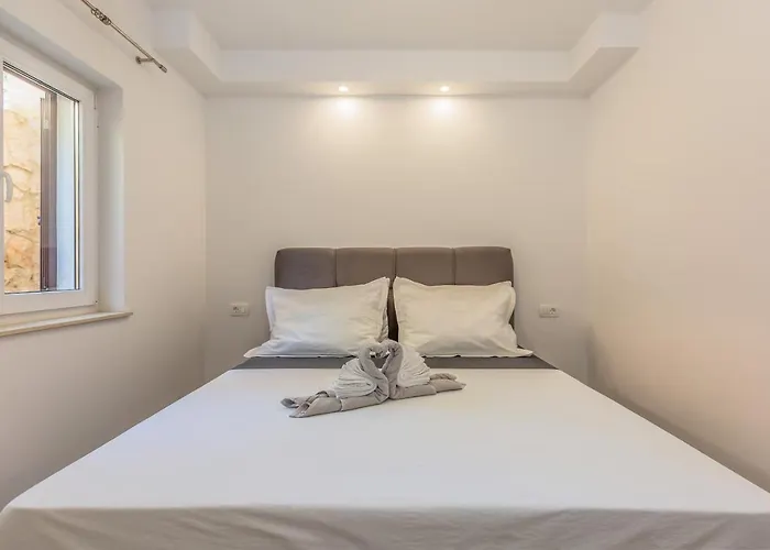 Seaview Deluxe Apartment *